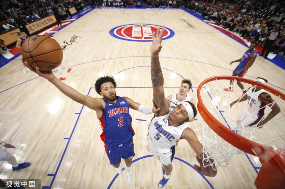 她尤其注重 她尤其注重